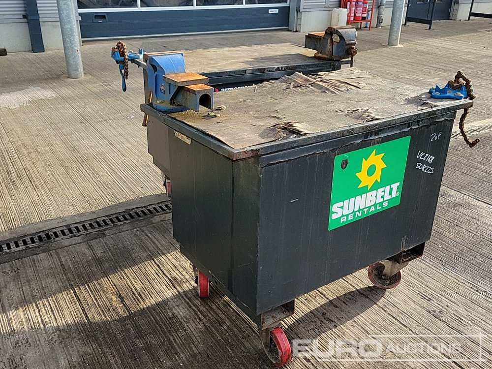 Armorgard Tool Vault/Work Bench (2 of) - Építőipari berendezések: 1 kép. Armorgard Tool Vault/Work Bench (2 of) - Építőipari berendezések: 1 kép.