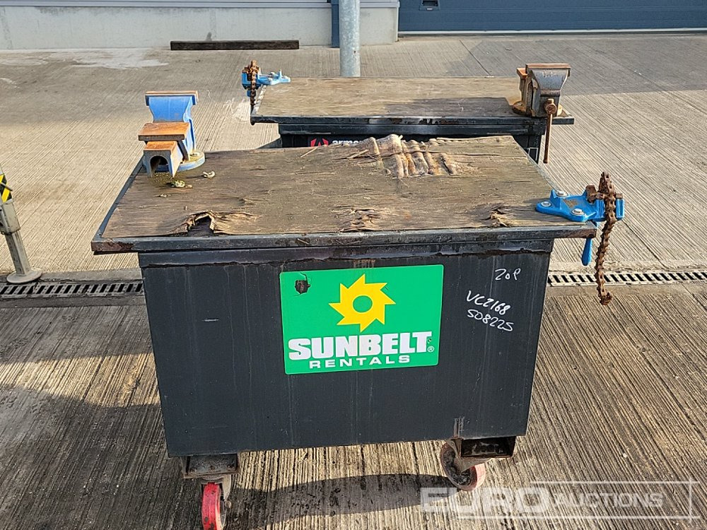 Armorgard Tool Vault/Work Bench (2 of) - Építőipari berendezések: 2 kép. Armorgard Tool Vault/Work Bench (2 of) - Építőipari berendezések: 2 kép.