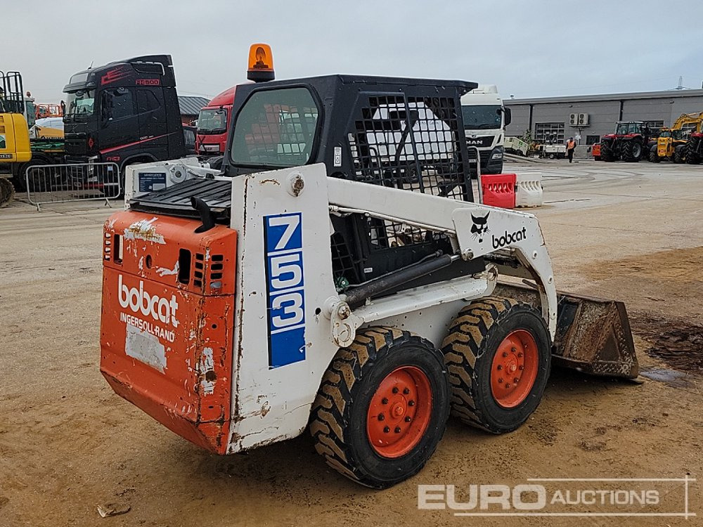 Bobcat 753 - Mini homlokrakodó: 5 kép. Bobcat 753 - Mini homlokrakodó: 5 kép.
