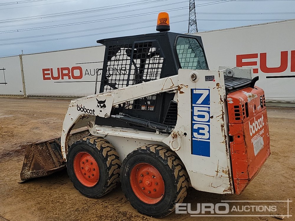 Bobcat 753 - Mini homlokrakodó: 3 kép. Bobcat 753 - Mini homlokrakodó: 3 kép.