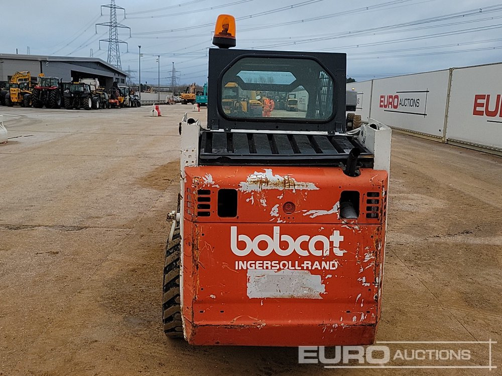 Bobcat 753 - Mini homlokrakodó: 4 kép. Bobcat 753 - Mini homlokrakodó: 4 kép.