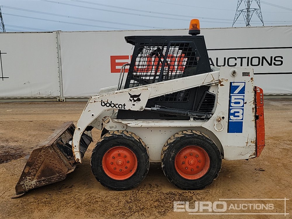 Bobcat 753 - Mini homlokrakodó: 2 kép. Bobcat 753 - Mini homlokrakodó: 2 kép.