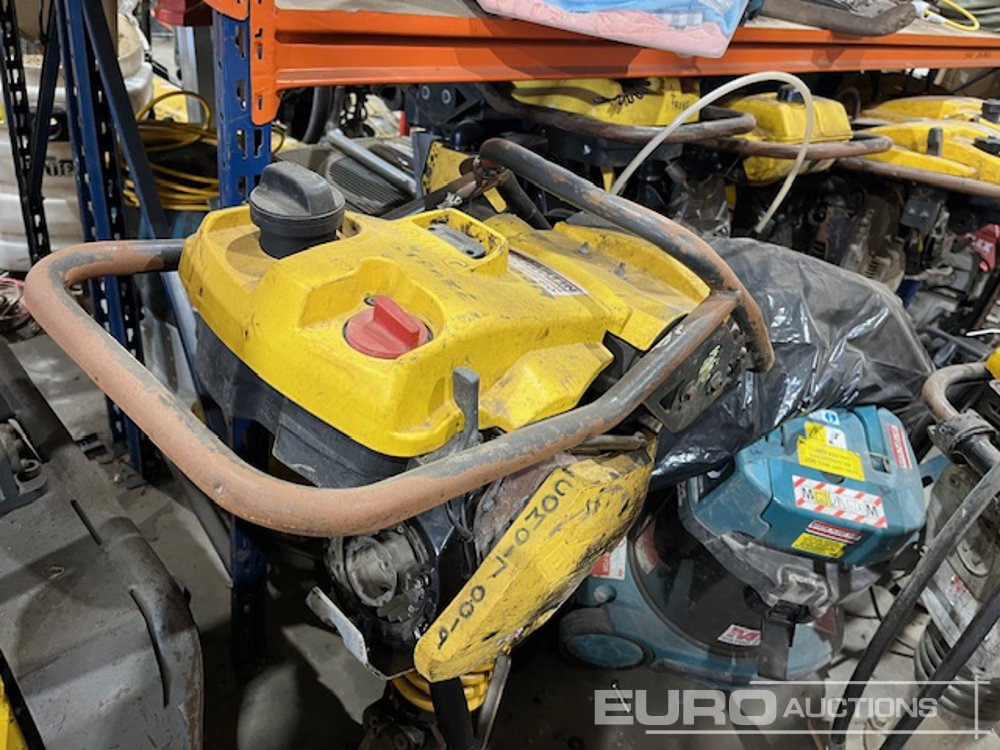 Bomag BT60 - Aszfaltozó gép: 3 kép. Bomag BT60 - Aszfaltozó gép: 3 kép.