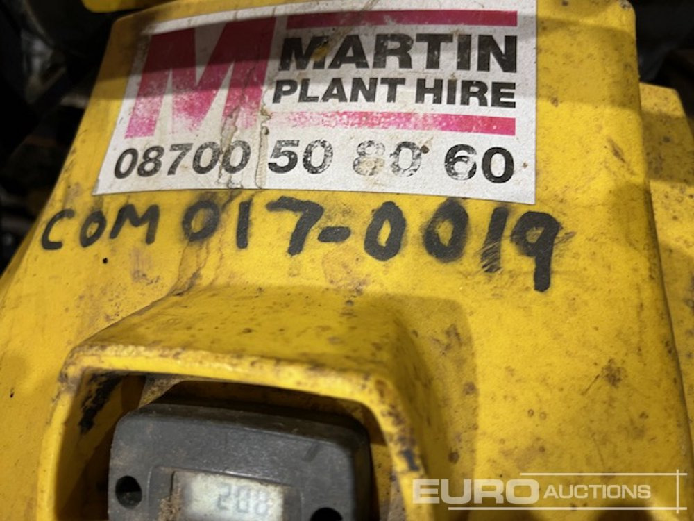 Bomag BT60 - Aszfaltozó gép: 4 kép. Bomag BT60 - Aszfaltozó gép: 4 kép.