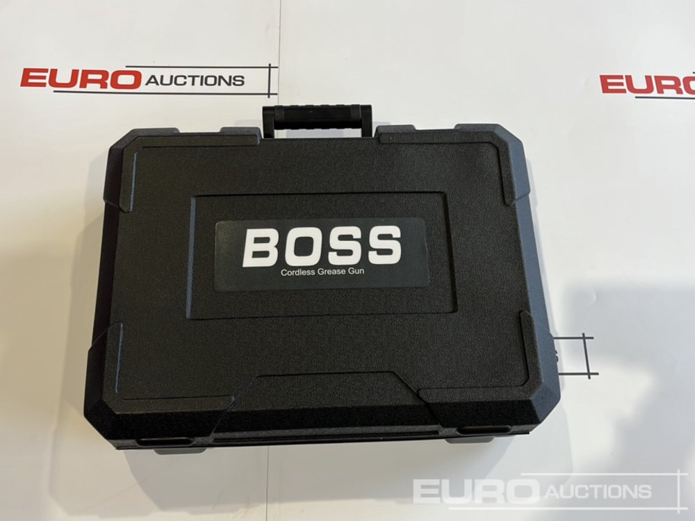 Boss 21 Volt Lithium Battery Cordless Grease Gun, 2 Batteries, Charger, Case, Shoulder Strap, Extension Pieces and Fittings - Építőipari berendezések: 1 kép. Boss 21 Volt Lithium Battery Cordless Grease Gun, 2 Batteries, Charger, Case, Shoulder Strap, Extension Pieces and Fittings - Építőipari berendezések: 1 kép.