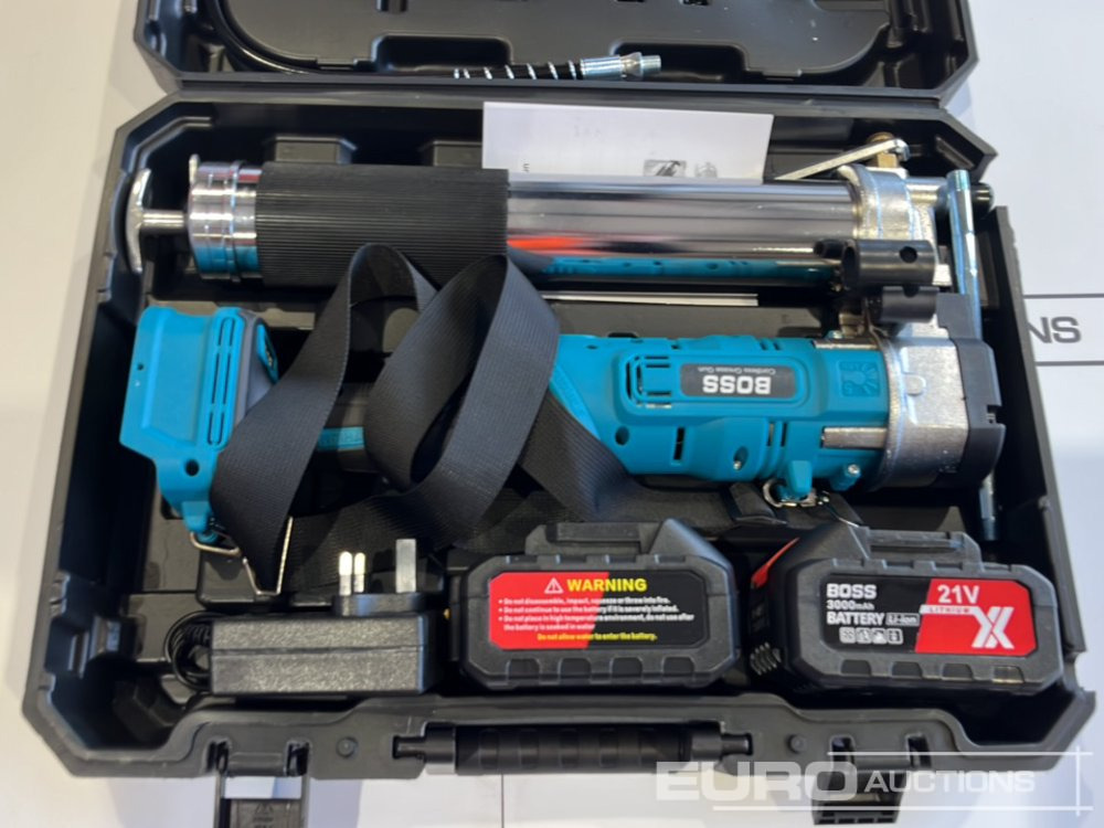 Boss 21 Volt Lithium Battery Cordless Grease Gun, 2 Batteries, Charger, Case, Shoulder Strap, Extension Pieces and Fittings - Építőipari berendezések: 5 kép. Boss 21 Volt Lithium Battery Cordless Grease Gun, 2 Batteries, Charger, Case, Shoulder Strap, Extension Pieces and Fittings - Építőipari berendezések: 5 kép.