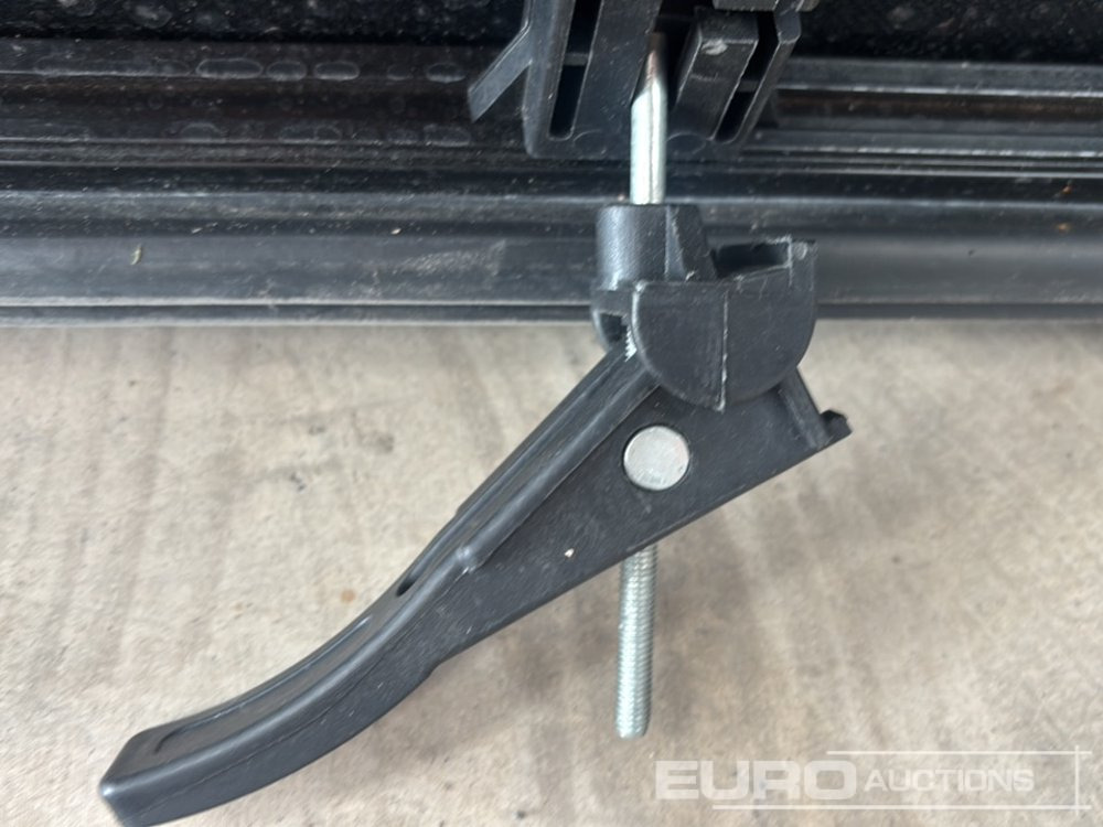 Garázs felszerelés Bragan Tonneau Cover to suit Short Bed Mitsubishi L200, Window Wind Deflectors to suit Nissan Navara: 12 kép.