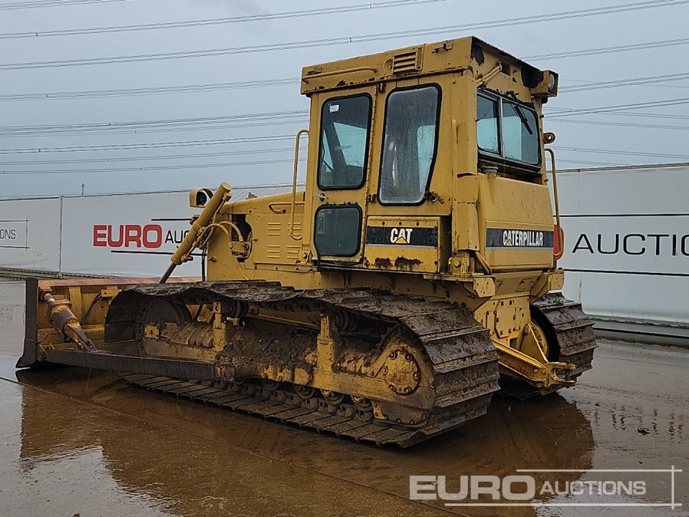 CAT D5B - Buldózer: 3 kép. CAT D5B - Buldózer: 3 kép.