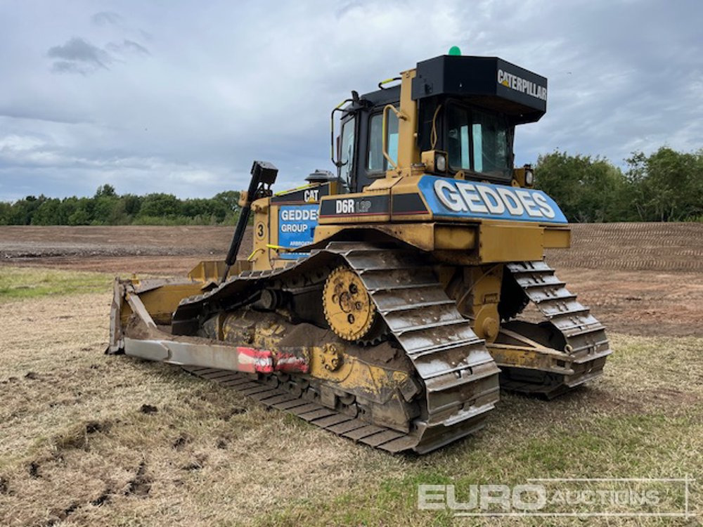 CAT D6R II LGP - Buldózer: 3 kép. CAT D6R II LGP - Buldózer: 3 kép.