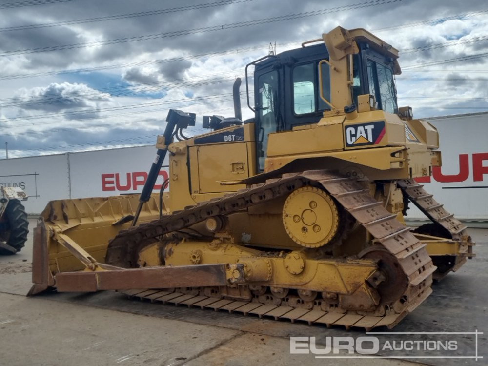 CAT D6T LGP - Buldózer: 3 kép. CAT D6T LGP - Buldózer: 3 kép.
