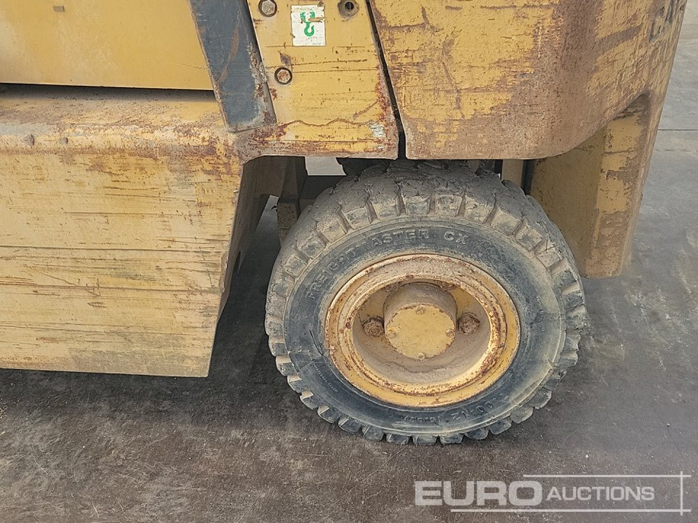 Villás targonca CAT V80E: 10 kép.