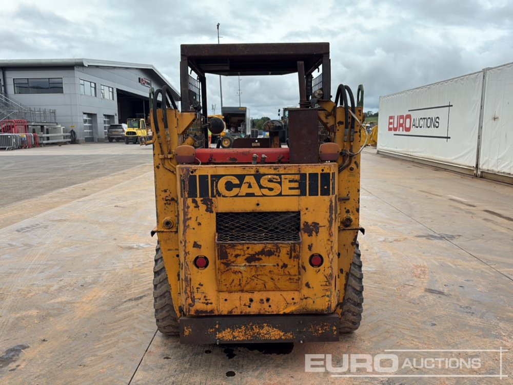 Case 1830 - Mini homlokrakodó: 4 kép. Case 1830 - Mini homlokrakodó: 4 kép.