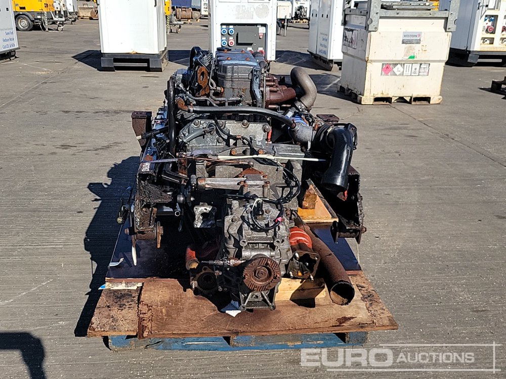 Cummins 4 Cylinder Powerpack - Motor: 4 kép. Cummins 4 Cylinder Powerpack - Motor: 4 kép.