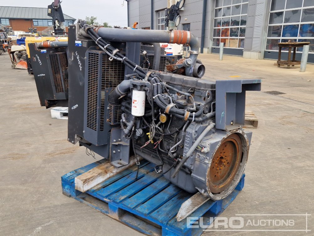 Cummins 6 Cylinder Engine - Motor: 3 kép. Cummins 6 Cylinder Engine - Motor: 3 kép.
