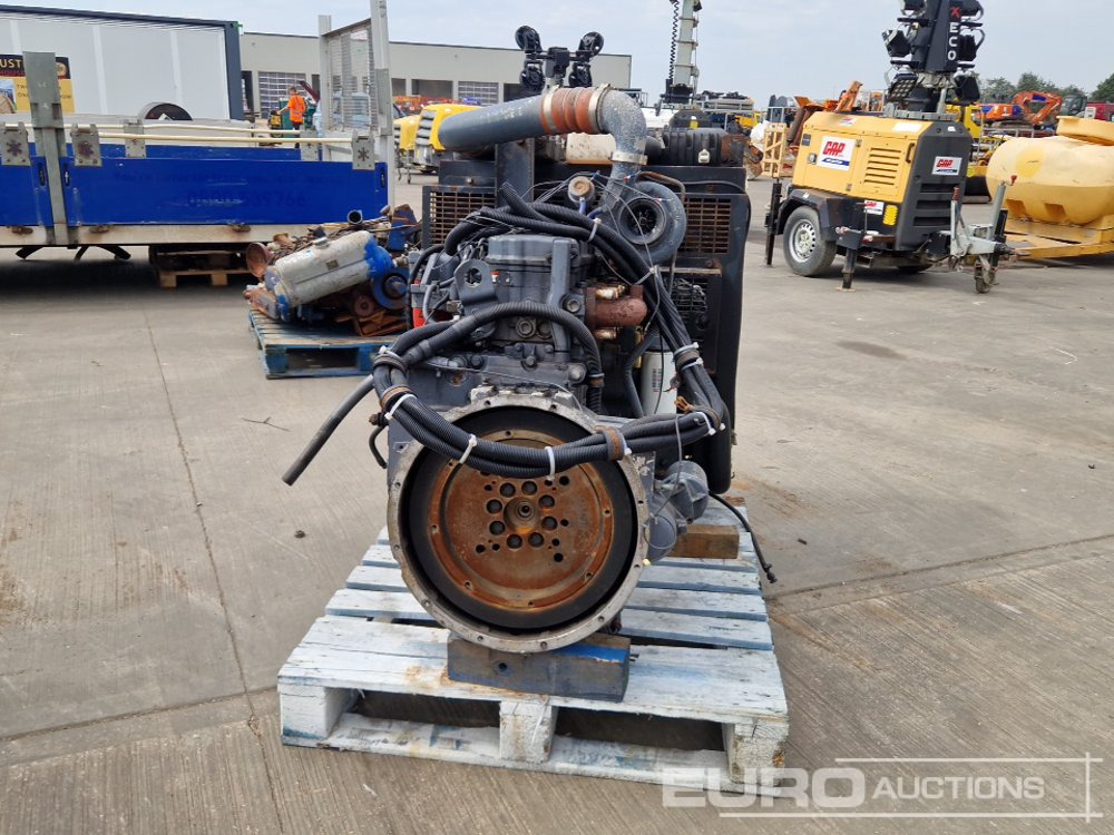 Cummins 6 Cylinder Engine - Motor: 4 kép. Cummins 6 Cylinder Engine - Motor: 4 kép.
