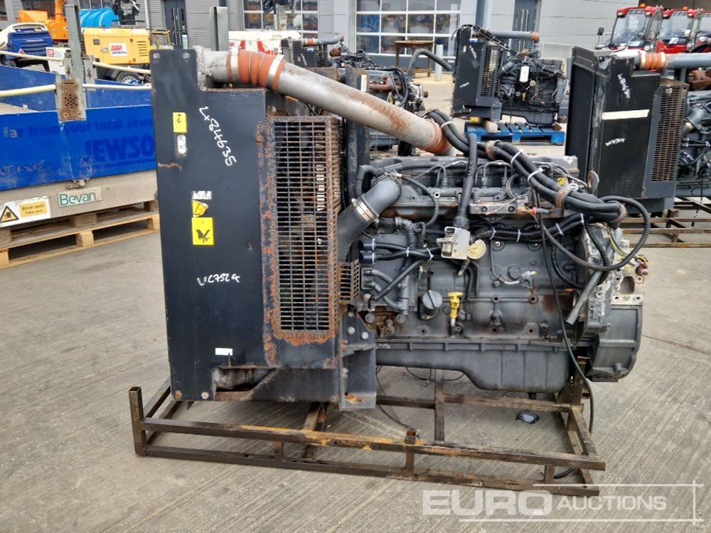 Cummins 6 Cylinder Engine - Motor: 2 kép. Cummins 6 Cylinder Engine - Motor: 2 kép.