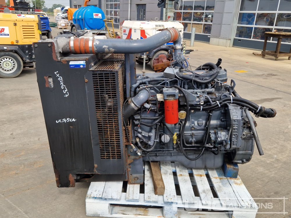 Cummins 6 Cylinder Engine - Motor: 2 kép. Cummins 6 Cylinder Engine - Motor: 2 kép.