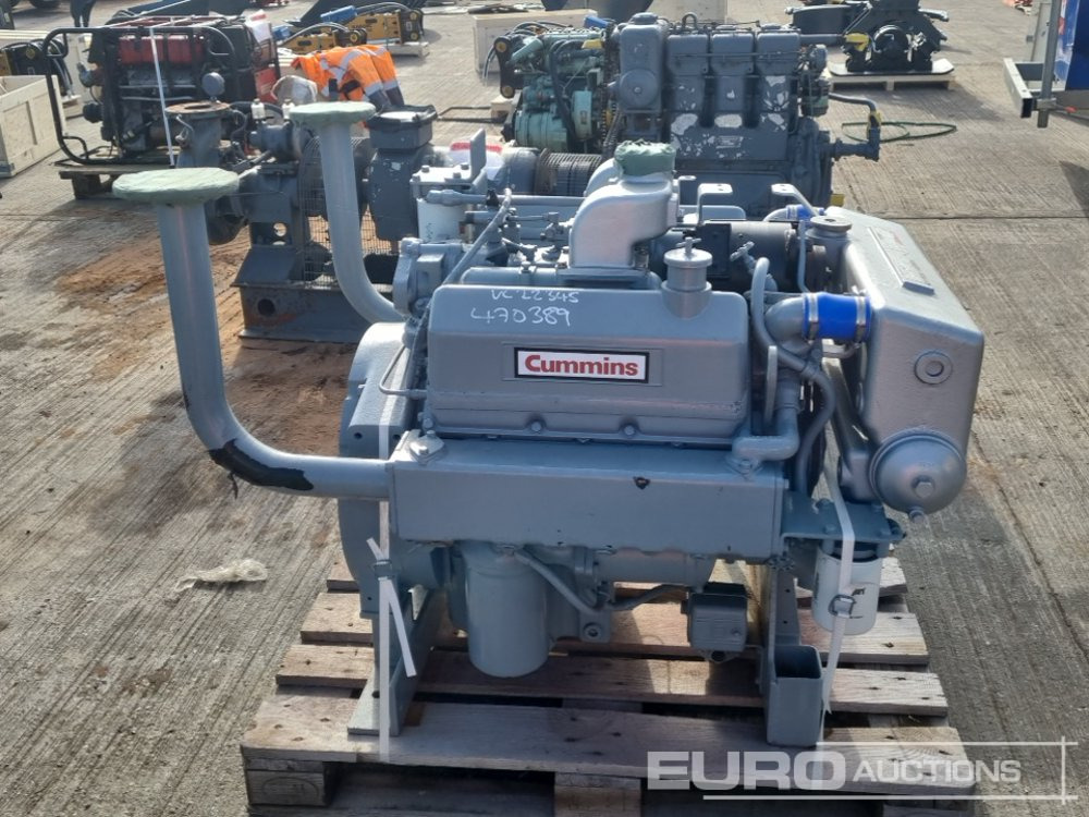 Cummins V6 Engine - Motor: 2 kép. Cummins V6 Engine - Motor: 2 kép.