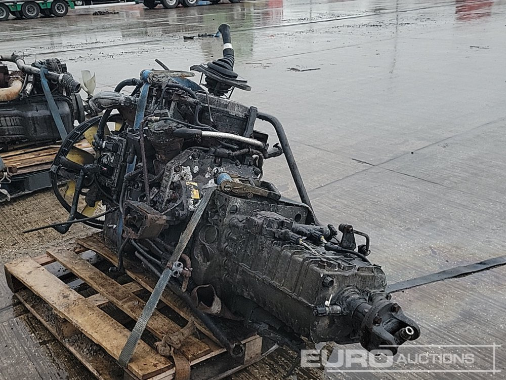 DAF 6 Cylinder Engine, Gearbox - Motor: 3 kép. DAF 6 Cylinder Engine, Gearbox - Motor: 3 kép.