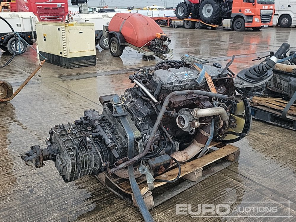DAF 6 Cylinder Engine, Gearbox - Motor: 5 kép. DAF 6 Cylinder Engine, Gearbox - Motor: 5 kép.