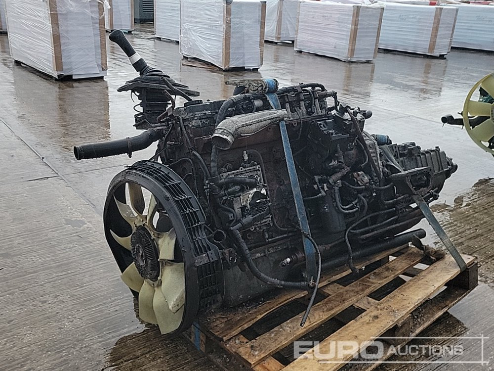 DAF 6 Cylinder Engine, Gearbox - Motor: 1 kép. DAF 6 Cylinder Engine, Gearbox - Motor: 1 kép.