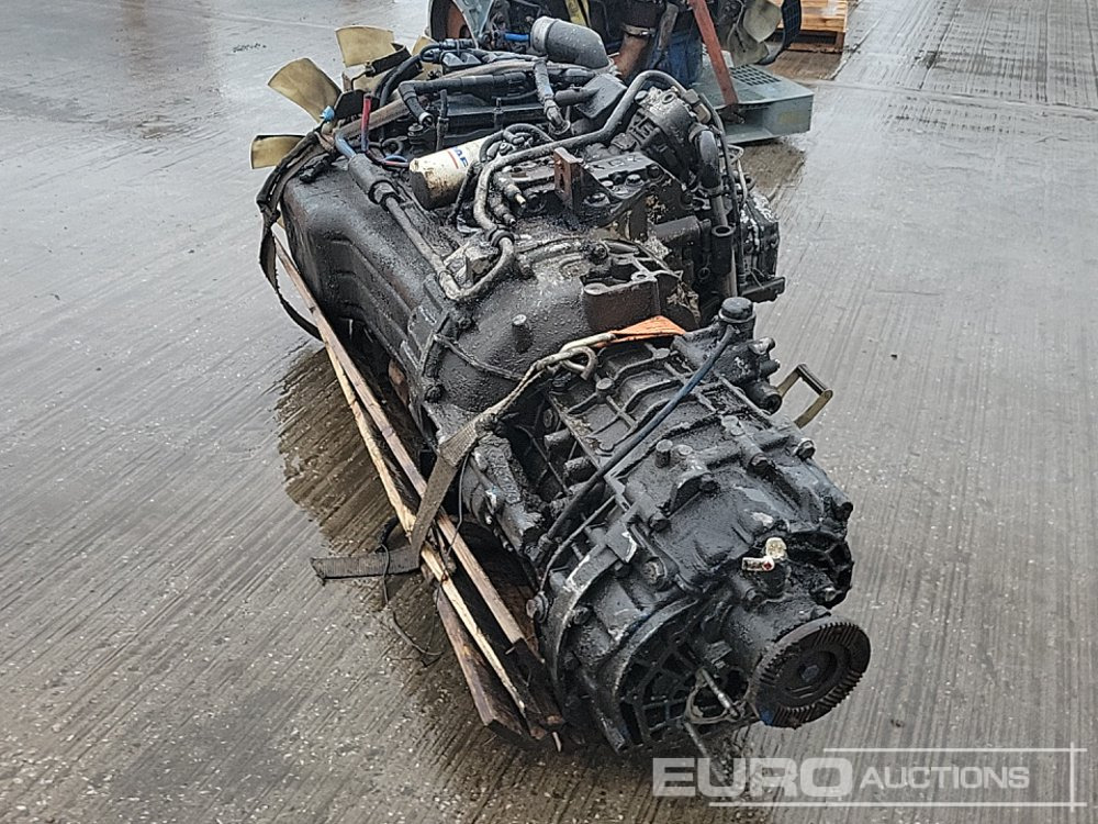 DAF 6 Cylinder Engine, Gearbox - Motor: 3 kép. DAF 6 Cylinder Engine, Gearbox - Motor: 3 kép.