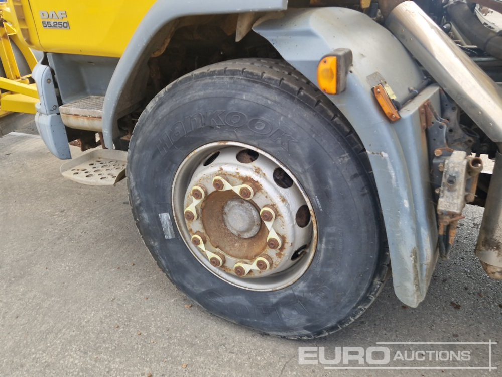 Billenőplatós teherautó DAF LF 55.250: 22 kép.
