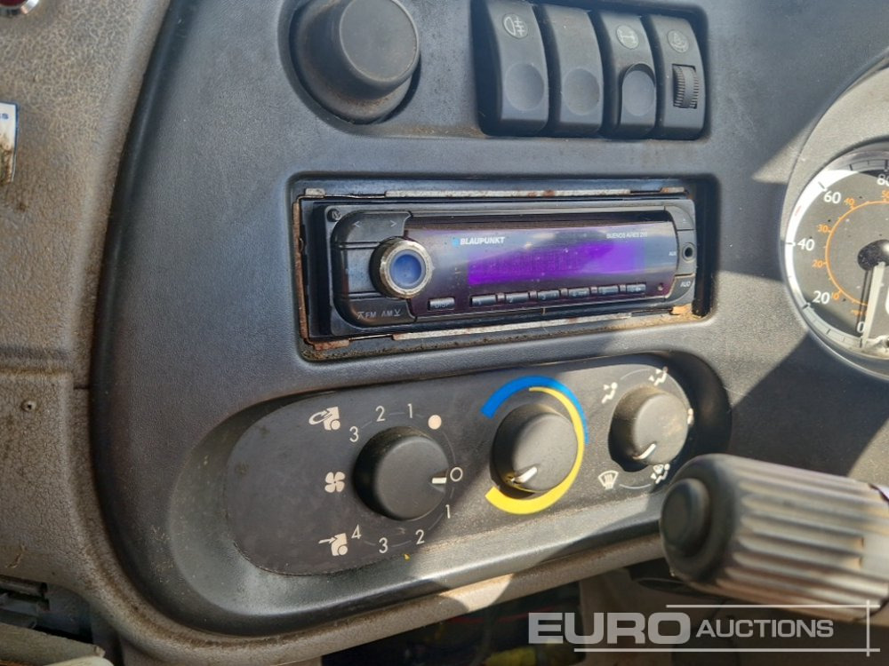Billenőplatós teherautó DAF LF 55.250: 36 kép.