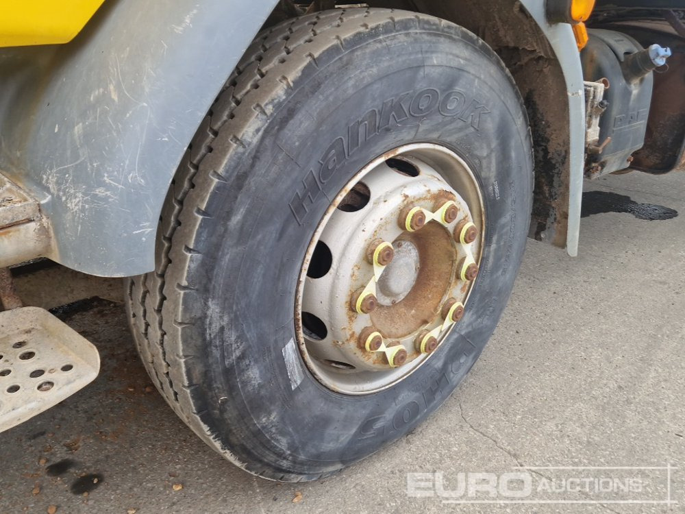 Billenőplatós teherautó DAF LF 55.250: 9 kép.