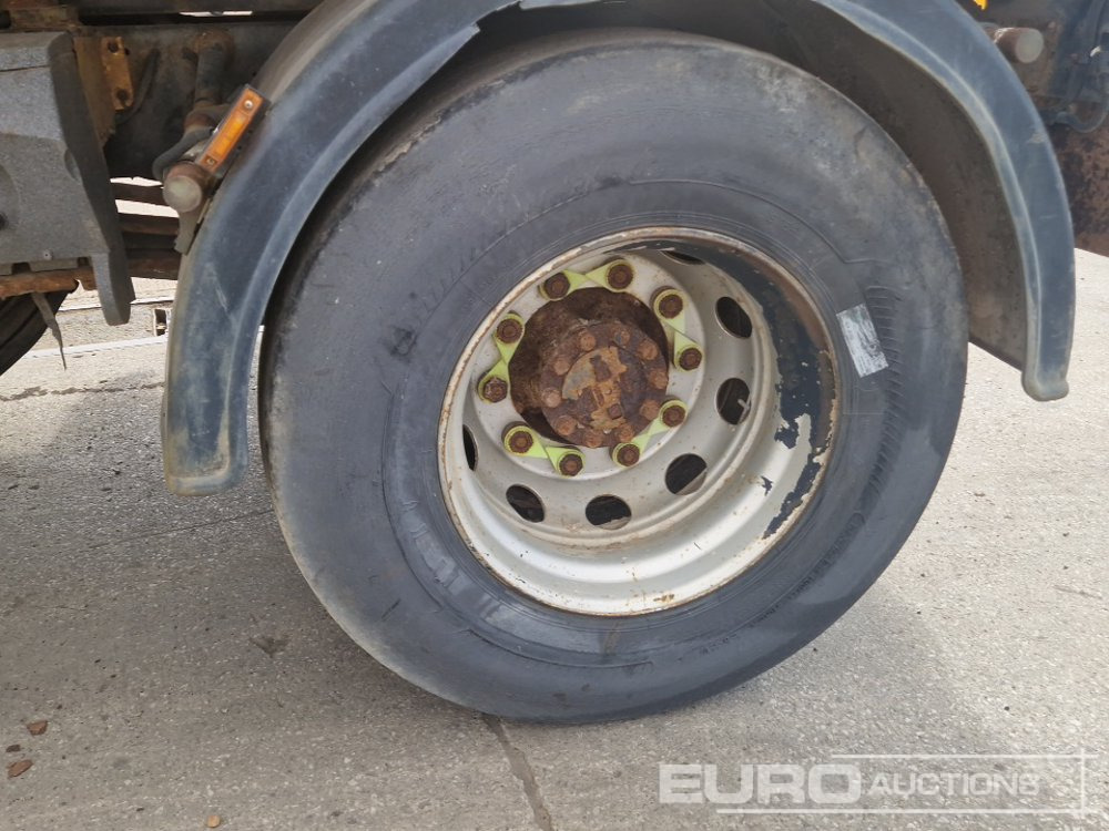 Billenőplatós teherautó DAF LF 55.250: 10 kép.