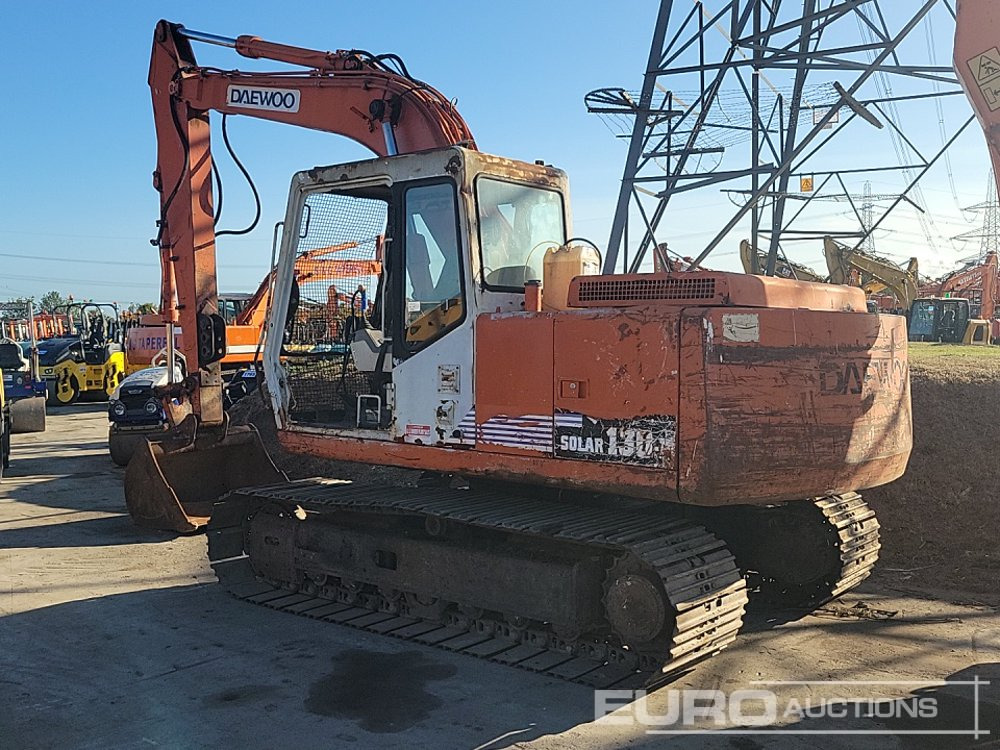 Daewoo SL130 - Lánctalpas kotró: 3 kép. Daewoo SL130 - Lánctalpas kotró: 3 kép.