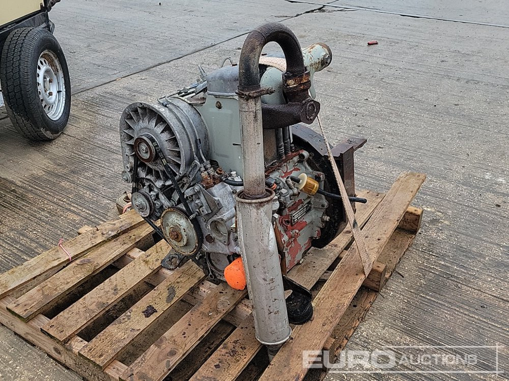 Deutz 2 Cylinder Engine - Motor: 1 kép. Deutz 2 Cylinder Engine - Motor: 1 kép.