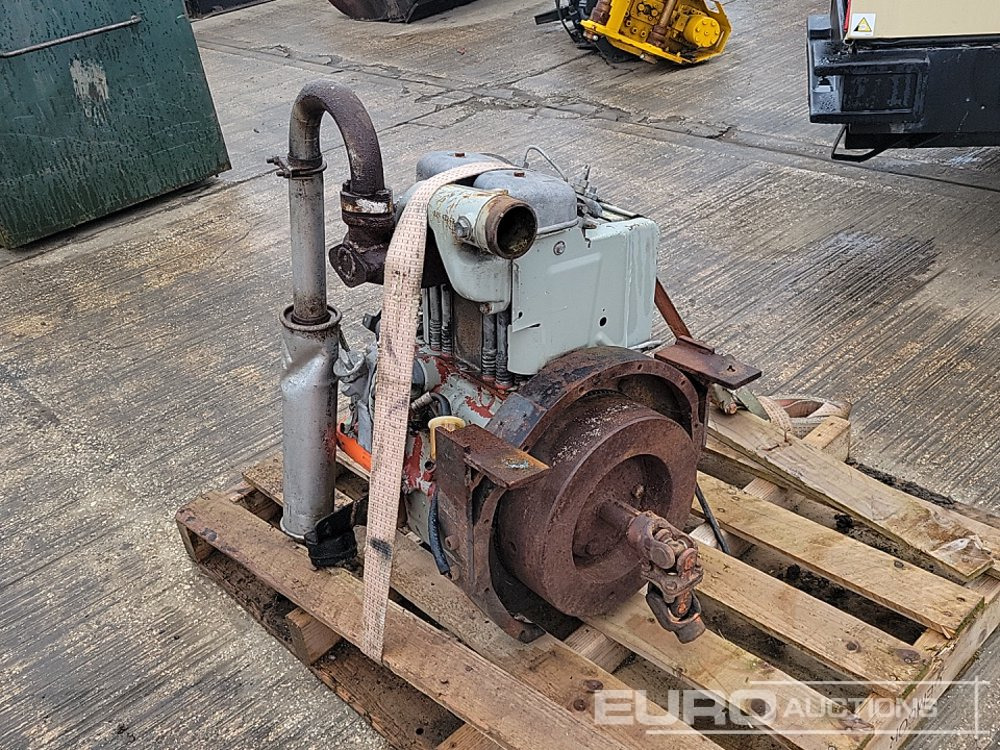 Deutz 2 Cylinder Engine - Motor: 3 kép. Deutz 2 Cylinder Engine - Motor: 3 kép.