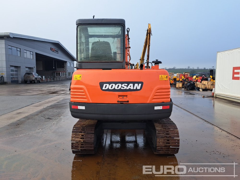 Doosan DH55-V - Minikotró: 4 kép. Doosan DH55-V - Minikotró: 4 kép.