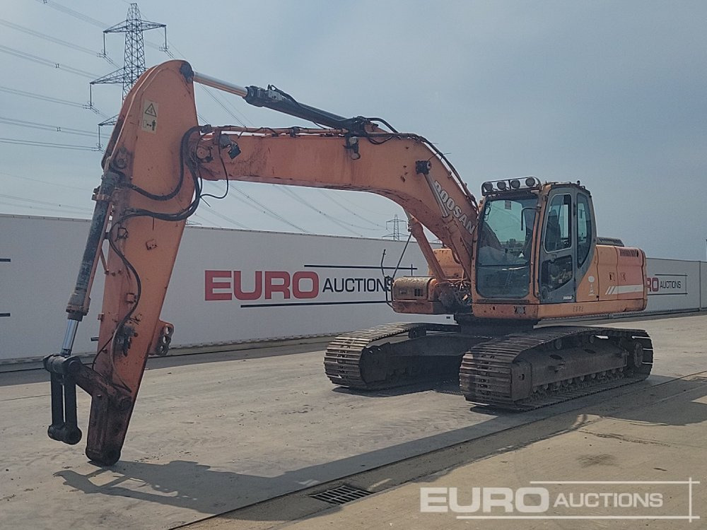 Doosan DX225LC - Lánctalpas kotró: 1 kép. Doosan DX225LC - Lánctalpas kotró: 1 kép.