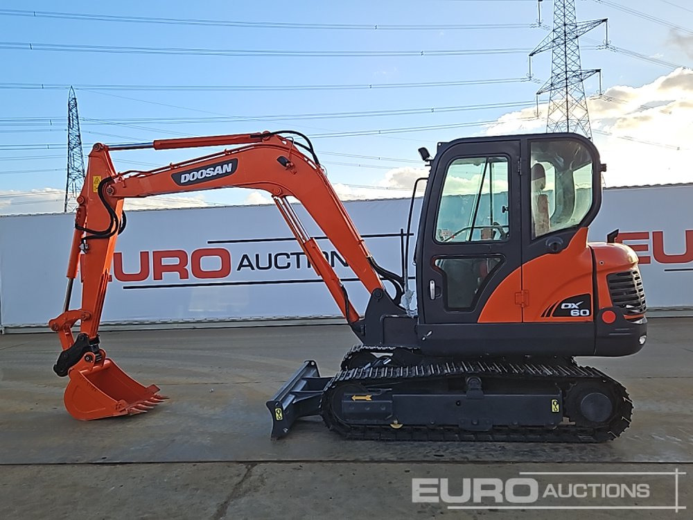 Doosan DX60 - Minikotró: 2 kép. Doosan DX60 - Minikotró: 2 kép.
