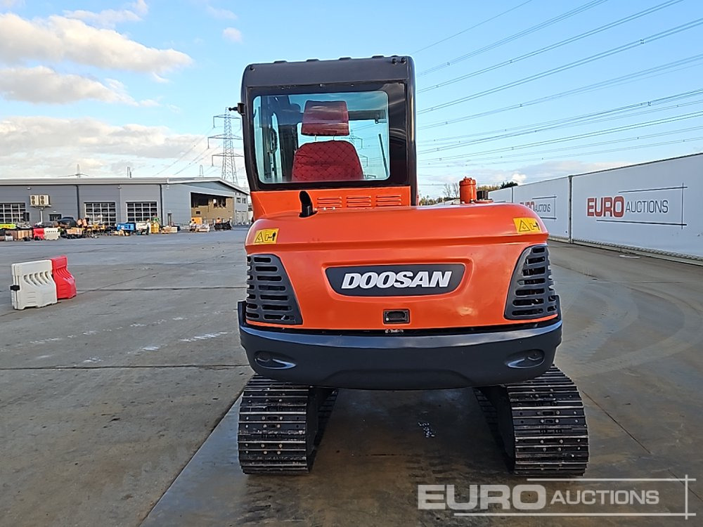 Doosan DX60 - Minikotró: 4 kép. Doosan DX60 - Minikotró: 4 kép.