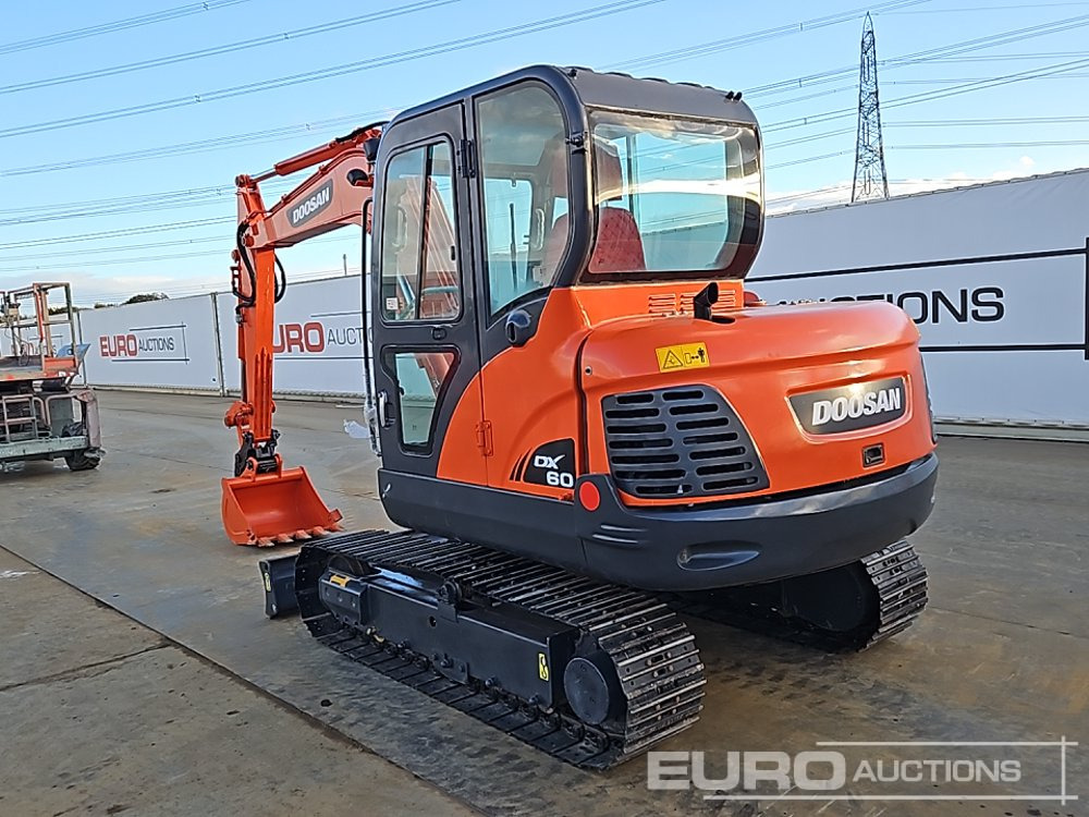 Doosan DX60 - Minikotró: 3 kép. Doosan DX60 - Minikotró: 3 kép.
