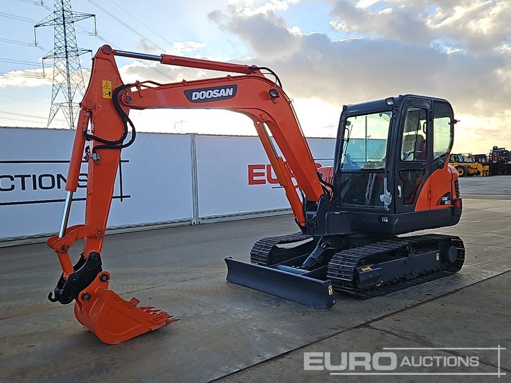 Doosan DX60 - Minikotró: 1 kép. Doosan DX60 - Minikotró: 1 kép.