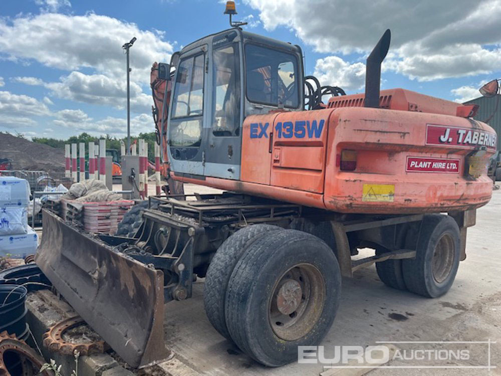 Fiat Hitachi EX135W - Gumikerekes kotró: 4 kép. Fiat Hitachi EX135W - Gumikerekes kotró: 4 kép.