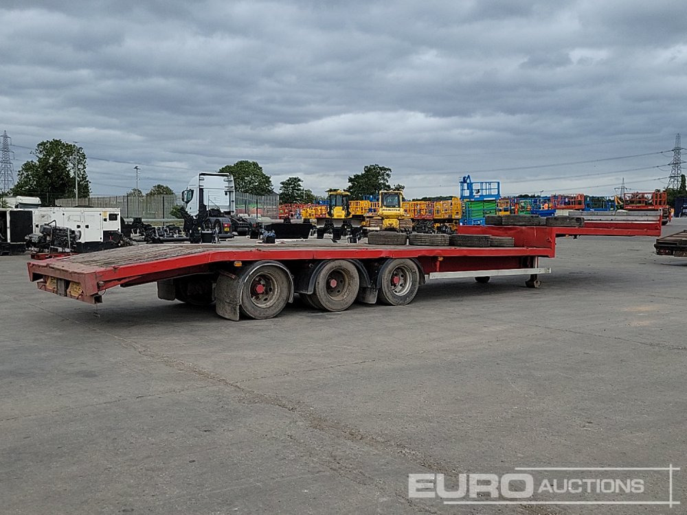 Fruehauf Tri Axle Step Frame Low Loader Trailer - Félpótkocsi mélybölcsős: 5 kép. Fruehauf Tri Axle Step Frame Low Loader Trailer - Félpótkocsi mélybölcsős: 5 kép.