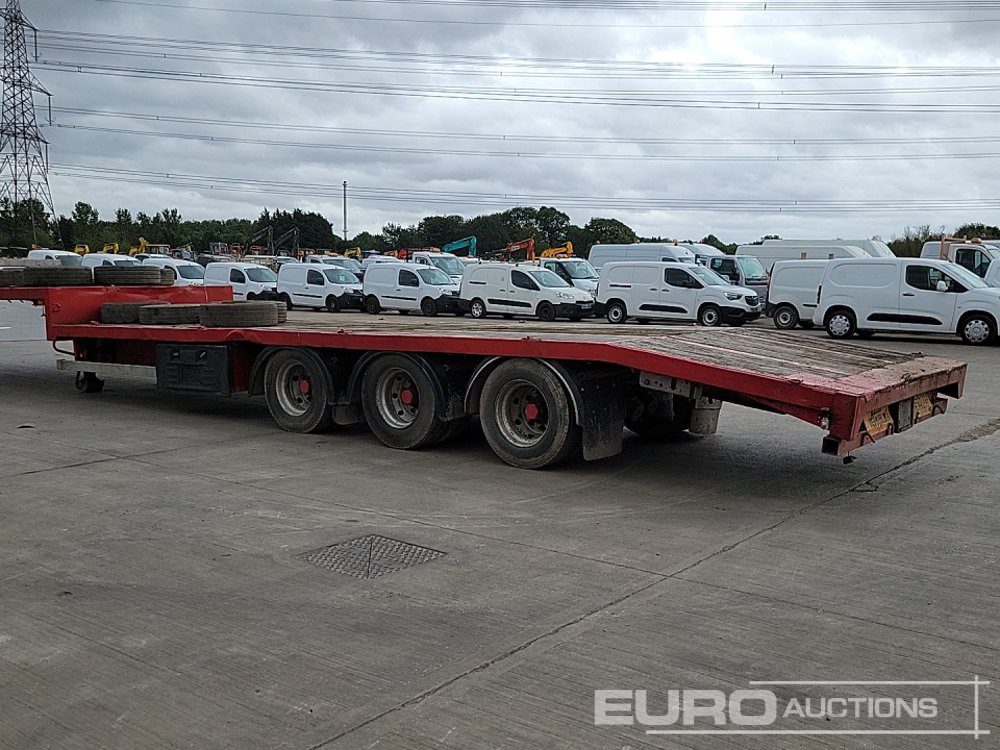 Fruehauf Tri Axle Step Frame Low Loader Trailer - Félpótkocsi mélybölcsős: 3 kép. Fruehauf Tri Axle Step Frame Low Loader Trailer - Félpótkocsi mélybölcsős: 3 kép.