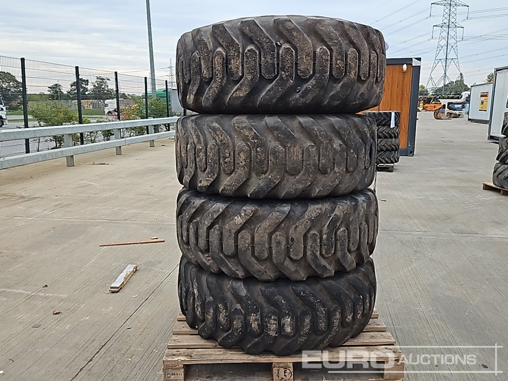 Goodyear 15.5-25 Tyre (4 of) - Gumiabroncs: 4 kép. Goodyear 15.5-25 Tyre (4 of) - Gumiabroncs: 4 kép.