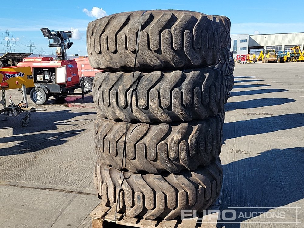 Goodyear 15.5-25 Tyre (4 of) - Gumiabroncs: 2 kép. Goodyear 15.5-25 Tyre (4 of) - Gumiabroncs: 2 kép.