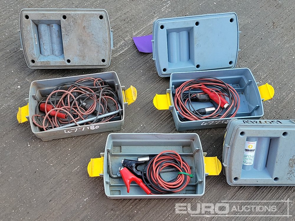 Építőipari berendezések Hilti VC 20-U 110Volt Vacuum Cleaner, Makita LW1400 110Vot Chop Saw, Radio Cable Detector (3 of): 11 kép.