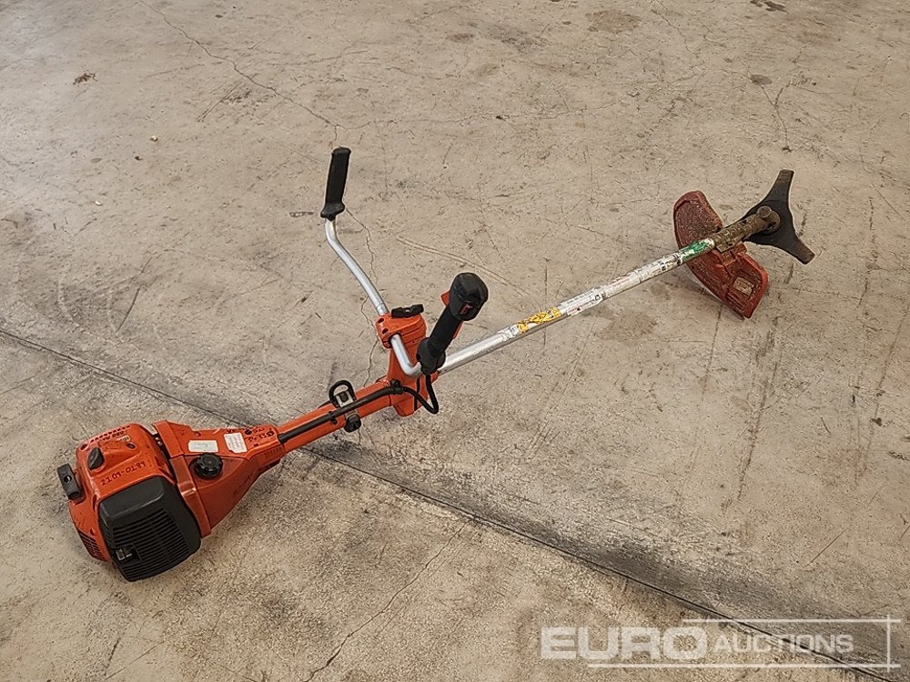 Husqvarna 555RXT Petrol Strimmer (Spares) - Építőipari berendezések: 1 kép. Husqvarna 555RXT Petrol Strimmer (Spares) - Építőipari berendezések: 1 kép.