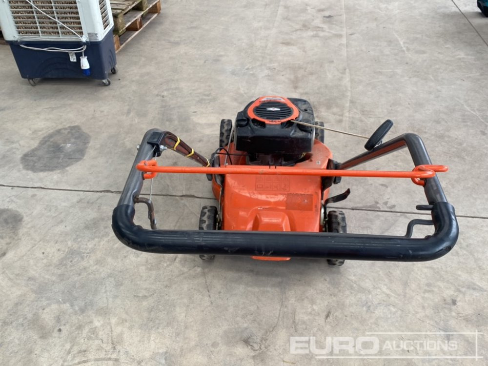 Husqvarna LC451S Petrol Lawnmower - Építőipari berendezések: 4 kép. Husqvarna LC451S Petrol Lawnmower - Építőipari berendezések: 4 kép.