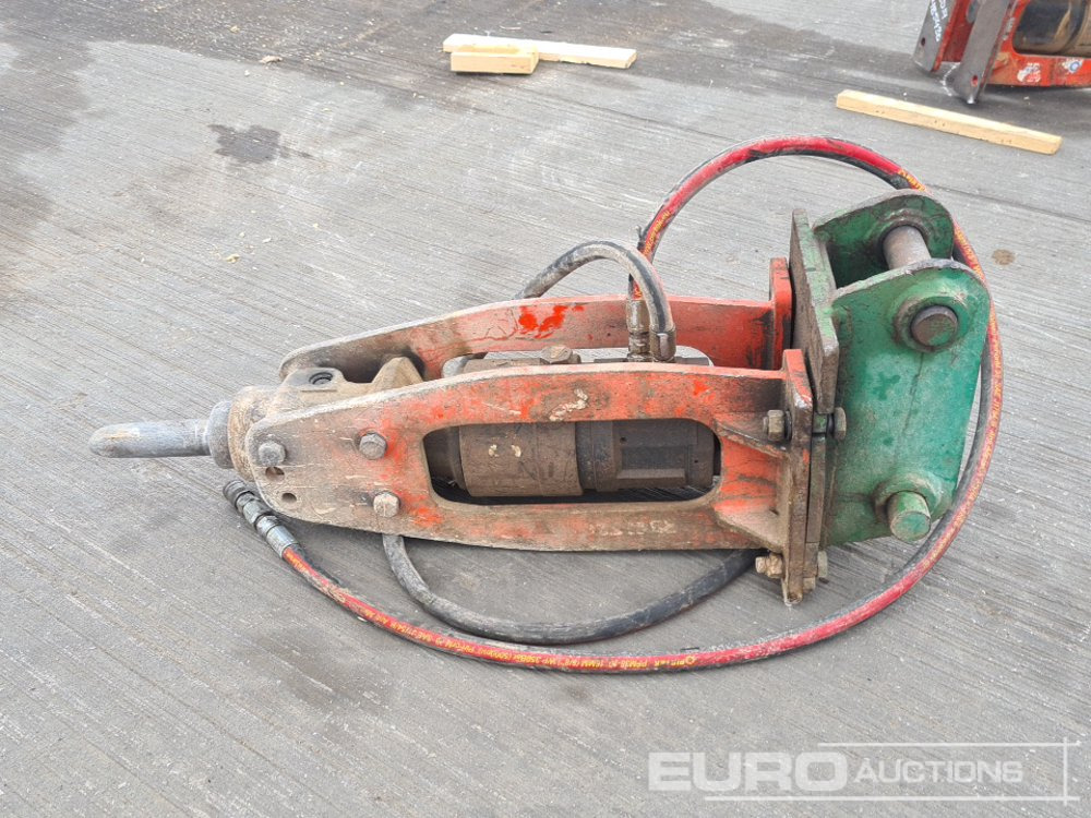 Hydraulic Breaker 45mm Pin to suit 4-6 Ton Excavator - Hidraulikus törőfej: 2 kép. Hydraulic Breaker 45mm Pin to suit 4-6 Ton Excavator - Hidraulikus törőfej: 2 kép.