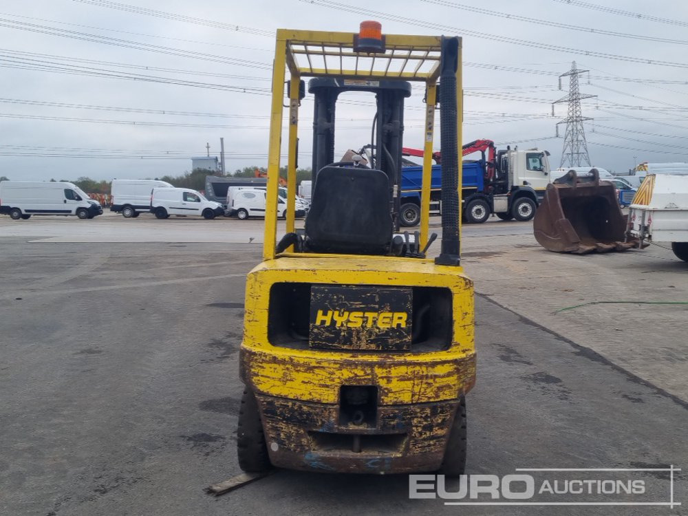 Hyster Diesel Forklift, 3 Stage Free Lift Mast, Side Shift, Forks (Runs, Slow Drive) - Villás targonca: 4 kép. Hyster Diesel Forklift, 3 Stage Free Lift Mast, Side Shift, Forks (Runs, Slow Drive) - Villás targonca: 4 kép.