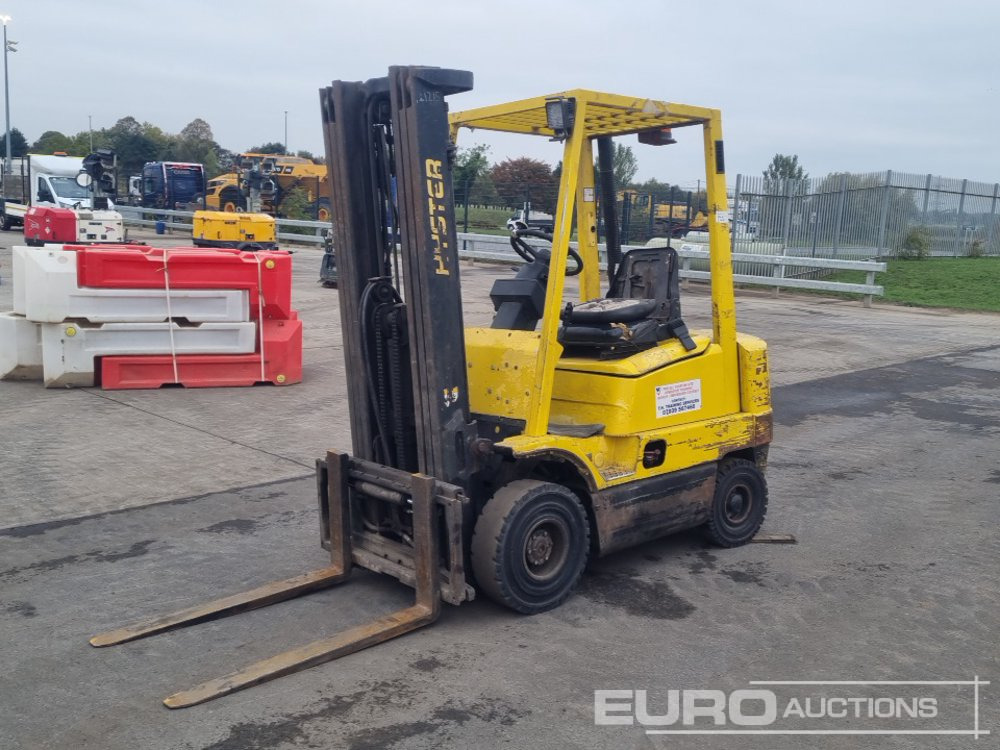 Hyster Diesel Forklift, 3 Stage Free Lift Mast, Side Shift, Forks (Runs, Slow Drive) - Villás targonca: 1 kép. Hyster Diesel Forklift, 3 Stage Free Lift Mast, Side Shift, Forks (Runs, Slow Drive) - Villás targonca: 1 kép.